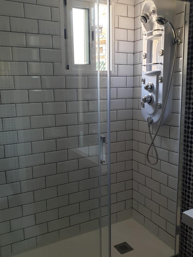 Apartamentos Dona Lola Sevilla Buitenkant foto